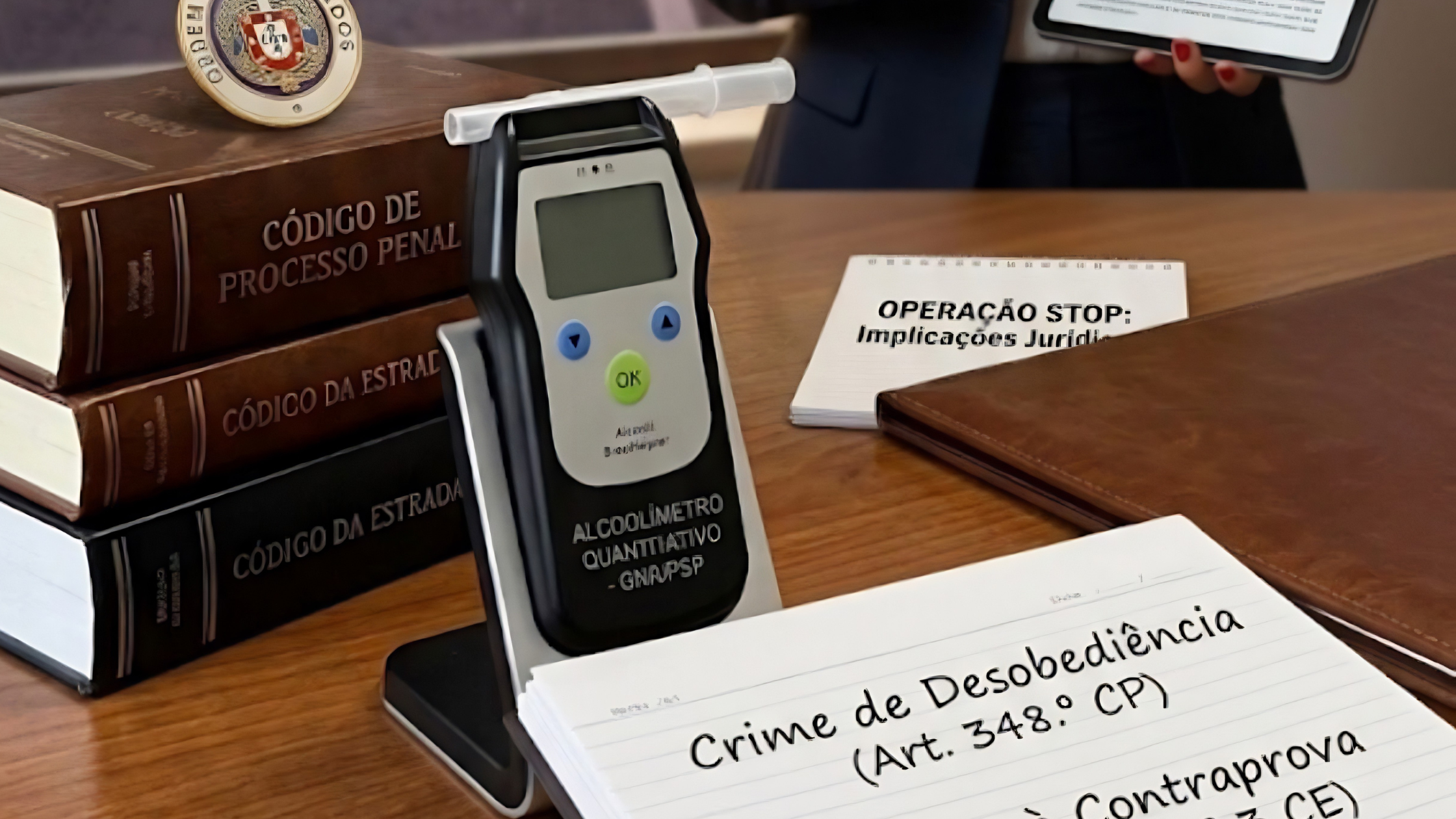 Este artigo explica as implicações legais de recusar o teste do bafômetro em Portugal, destacando o crime de desobediência, as sanções aplicáveis e o direito à contraprova no processo penal português.